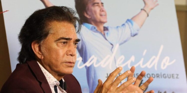 El cantante José Luis Rodríguez, El Puma, cumple 80 años y no piensa en retirarse