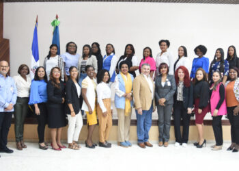 SNS especializa a 22 enfermeras en atención materno-neonatal