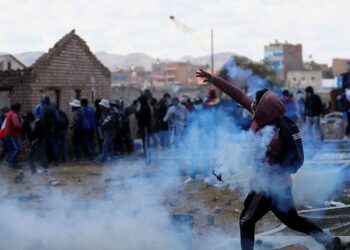 Mueren 17 manifestantes en la jornada más sangrienta de protestas en Perú