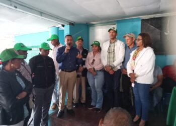 Dirigente de la FP juramenta ex miembros del PLD y otras organizaciones