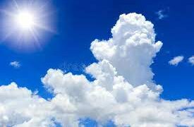 Cielo mezclado de nubes y sol con escasas lluvias