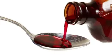 Niña fallece tras ingerir jarabe recetado por doctor, según padre