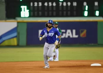 Alfaro y Hall colocan al Licey a un juego del campeonato al vencer a las Estrellas