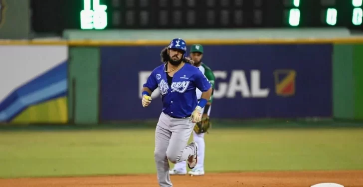 Alfaro y Hall colocan al Licey a un juego del campeonato al vencer a las Estrellas