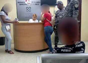 Personal policial brinda asistencia a menor que fue agredida por mujer