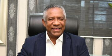 Juan Colón recibe premio “Excelencia Literaria” otorgado TCG News prensa italiana 2022