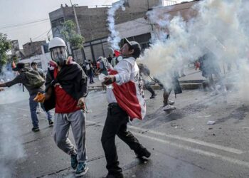 Tensión en Perú, bloqueos y marchas en paro nacional