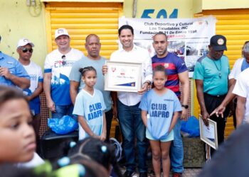 Club Los Saludables reconoce como hijo distinguido de Cristo Rey al maestro Rafael Amador Figaris