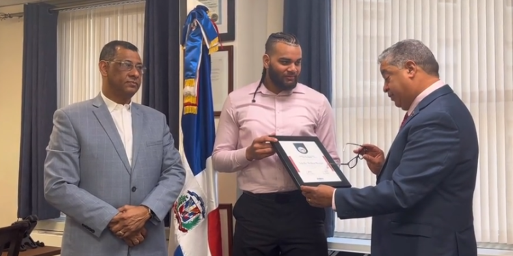 Consulado dominicano en Boston reconoce criollo salvó mujer