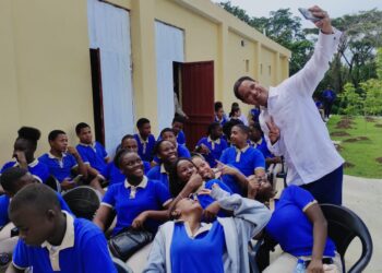 Regional 15 llama a la comunidad educativa a integrarse con alegría a las clases 