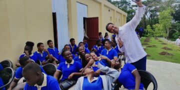 Regional 15 llama a la comunidad educativa a integrarse con alegría a las clases 