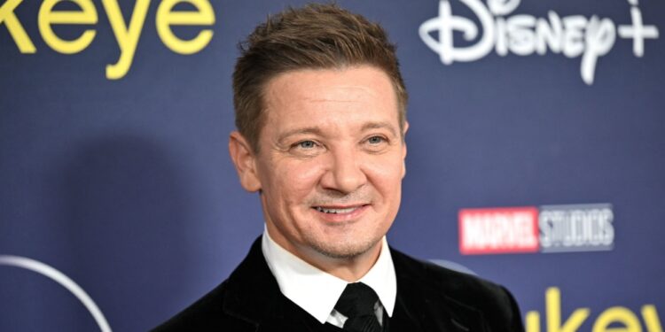 El actor Jeremy Renner fue operado tras el accidente en Nevada y permanece en la unidad de cuidados intensivos