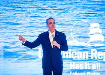 Abinader resalta importancia de agentes de viajes, turoperadores y cadenas de cruceros para el turismo