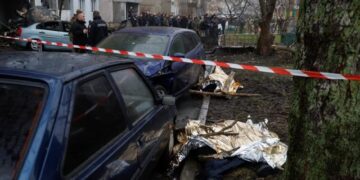 Un helicóptero se estrelló cerca de un jardín de niños en Ucrania: Al menos 18 muertos, entre ellos el ministro de Interior