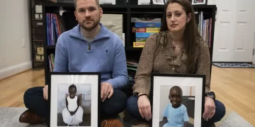 La fiebre de los pasaportes atribuida a la política de EE. UU. frena las adopciones en Haití