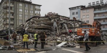 Turquía y Siria esperan la llegada de las ayudas internacionales mientras la cifra de muertos ya supera los 5.000