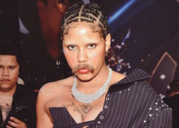 El poderoso mensaje detrás del viral look de Tokischa en Premios Lo Nuestro