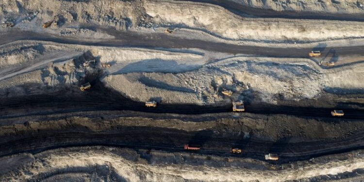 Derrumbe de mina en China deja 2 muertos y 50 desaparecidos