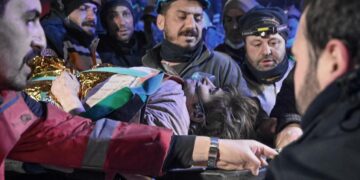 Una mujer de 70 años fue rescatada con vida en Turquía 212 horas después del terremoto