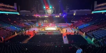 Estadio vacío, 30 minutos de retraso y un final sin sorpresas: la excusa de Floyd Mayweather ante la ausencia de público en su última pelea