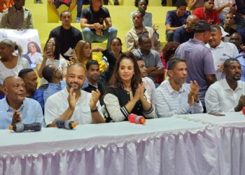 Por instrucciones del Presidente diputada Betty Gerónimo entrega un millón de pesos torneo SDN