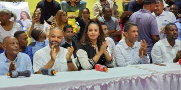 Por instrucciones del Presidente diputada Betty Gerónimo entrega un millón de pesos torneo SDN