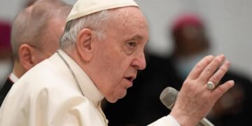 Papa dice que "comprtamiento"  de miembros de la Iglesia dañan su eficacia