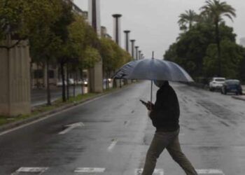 Lluvias débiles por vientos del Este en algunos puntos del país ; Oleaje anormal en ambas costas