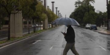 Lluvias débiles por vientos del Este en algunos puntos del país ; Oleaje anormal en ambas costas