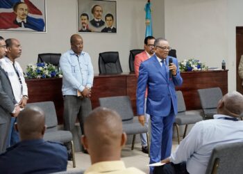 Director Migración reúne personal administrativo busca mejorar flujo migratorio irregular