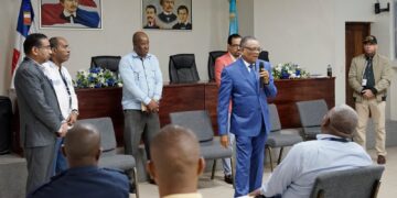 Director Migración reúne personal administrativo busca mejorar flujo migratorio irregular