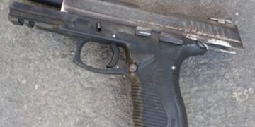 Dos presuntos delincuentes resultaron muertos e igual cantidad detenidos en La Caleta