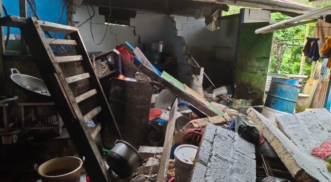 Cuatro personas muertas a causa de un terremoto de magnitud 5,4 en el este de Indonesia