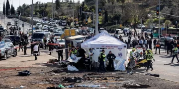 Un terrorista mató con su coche niño de seis años y  joven de 20 en una parada de buses de Jerusalén