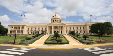 Poder Ejecutivo emite Decretos 68-23 y 67-23 que disponen el ascenso y retiro de varios oficiales