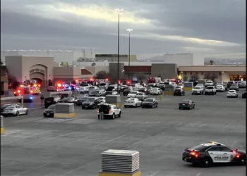 Otro tiroteo en Estados Unidos: Al menos un muerto y tres heridos en un centro comercial de Texas