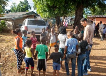FUMEBO realiza actividad con niños de escasos recursos en Monte Plata