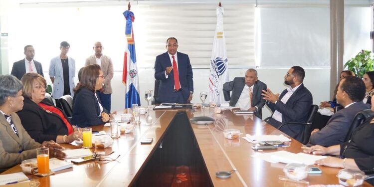 Director ADESS encabeza encuentro socialización con Delegados de 31 provincias y el DN