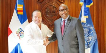 Ministro de la Presidencia reitera compromiso del gobierno con la UASD