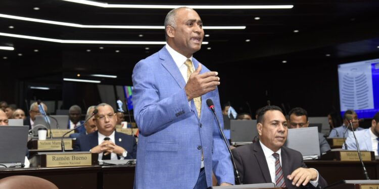 Julito Fulcar niega que el oficialismo esté comprando alcaldes