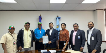 INDRHI aporta RD 365,783.00 para compra de retropala a Junta de Regantes Río Yuna de Bonao