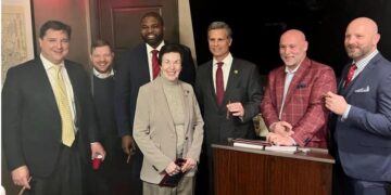 Reconocen a Embajada Dominicana en EE. UU. por su defensa a la industria del cigarro