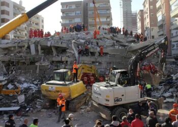 Más de 2.700 muertos en Turquía y Siria por devastadores terremotos