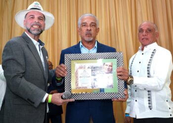 Reconocen exministro Agricultura por sus aportes al desarrollo del campo dominicano