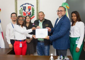 Reconocen alcalde Carlos Guzmán por mejores prácticas de capacitación, transparencia y eficiencia