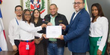 Reconocen alcalde Carlos Guzmán por mejores prácticas de capacitación, transparencia y eficiencia