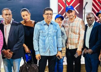 Líderes evangélicos de SDE realizan culto de gratitud por mejoría de salud Roberto Fulcar