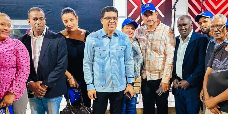 Líderes evangélicos de Santo Domingo Este realizan culto de gratitud por mejoría de salud Roberto Fulcar