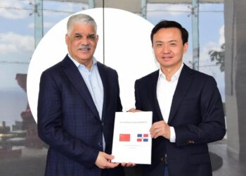 Miguel Vargas recibe a embajador de China previo a partida de misión diplomática