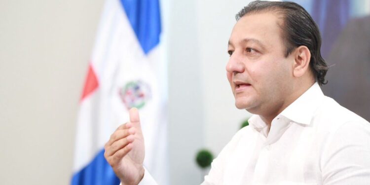 Abel Martínez: “Proyecto de ley muestra el sentimiento de traición a la Patria que habita en el Palacio Nacional”